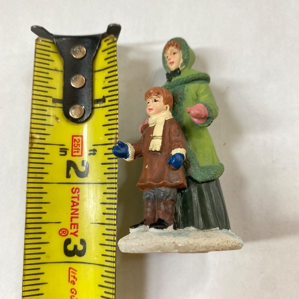 Christmas Village Figurines Victoria Style Carolers Dogs Cat Mini Figures Set - Picture 9 of 13